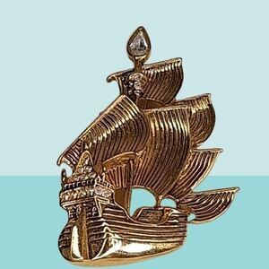 Vtg Disney Store Peter Pan Captain Hook's Pirate Ship Napier Pin Brooch GoldTone